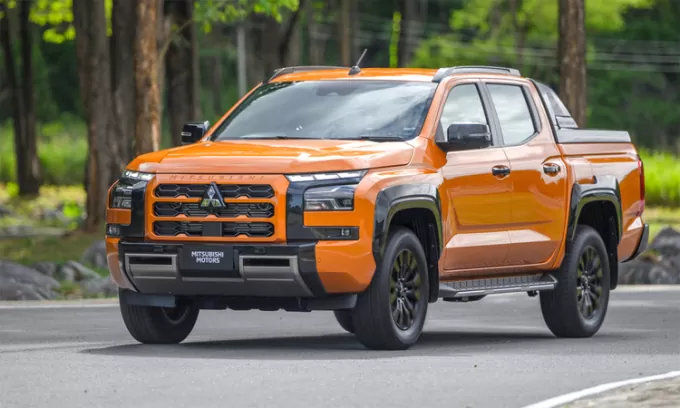Mitsubishi Triton thế hệ mới ra mắt khách Việt tháng 9 2 Mitsubishi Triton thế hệ mới tại Thái Lan. Ảnh: Mitsubishi